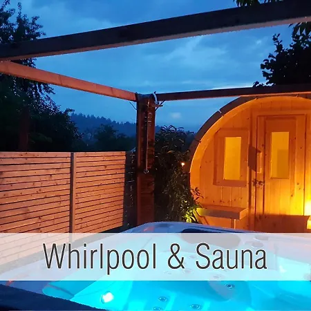Huette40: Ganze Huette Nah Am Mit Privatem Whirlpool, Sauna. Umzaeunt. Hébergement de vacances Waldkirchen