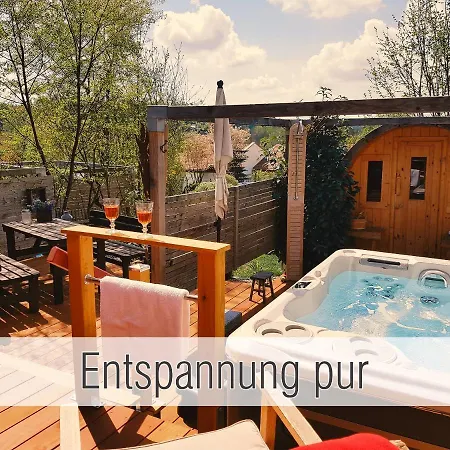 Huette40: Ganze Huette Nah Am Mit Privatem Whirlpool, Sauna. Umzaeunt. *