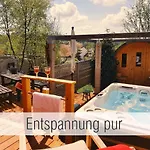 Huette40: Ganze Huette Nah Am Mit Privatem Whirlpool, Sauna. Umzaeunt. *